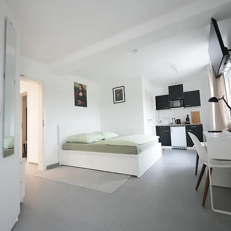 Serviced Apartments Gross-Zimmern 24H Self-Checkin 3* Groß-Zimmern