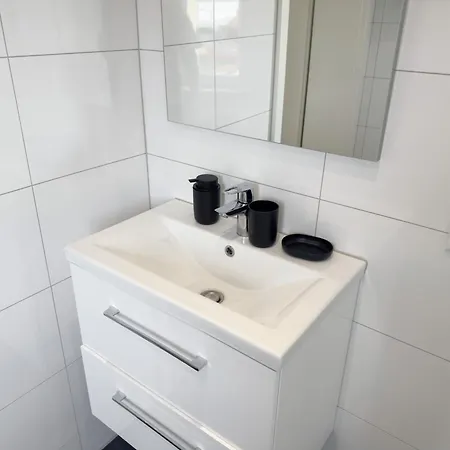 Serviced Apartments Gross-Zimmern 24H Self-Checkin 3*