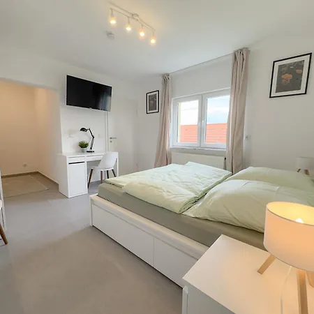 Serviced Apartments Gross-Zimmern 24H Self-Checkin Apartahotel 3*