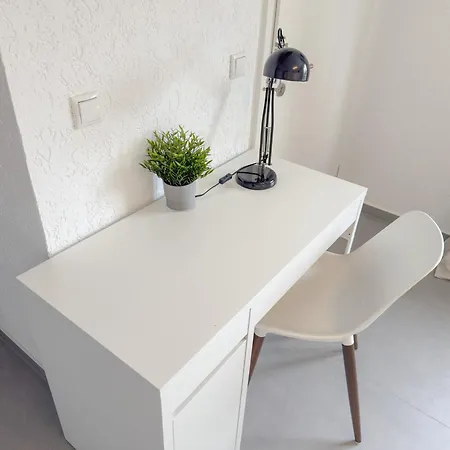 Serviced Apartments Gross-Zimmern 24H Self-Checkin Apartahotel