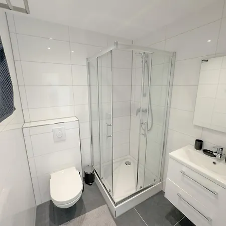 Serviced Apartments Gross-Zimmern 24H Self-Checkin 3*