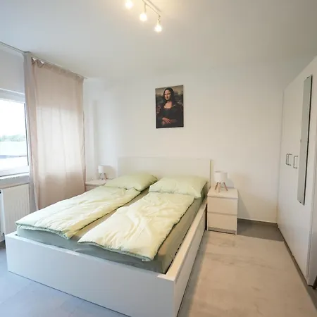 Serviced Apartments Gross-Zimmern 24H Self-Checkin Apartahotel
